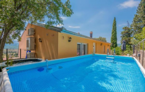 6 Bedroom Awesome Home In Prolozac